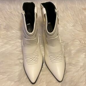 Universal Thread Cowgirl Western Kitten Heel Faux Leather Boots Size 9.5 NWOT